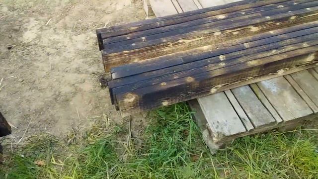 Обжигаю огнён доски на пол, чтоб не гнили.