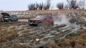 нива 2121 заруба в болоте