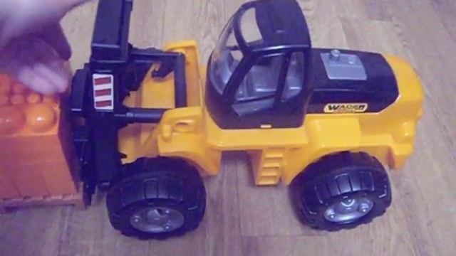 Обзор машинки для мальчиков Трактор-погрузчик "Умелец" от Полесье смотреть онлайн