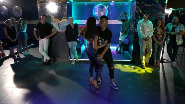 LA BACHATA - MANUEL TURIZO ( LUIS & ALMA ) смотреть онлайн