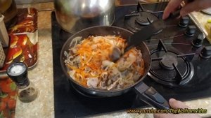 Куриные желудки с макаронами