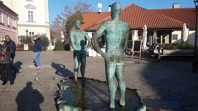 Писающие парни. Прага. смотреть онлайн