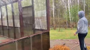 Большая металлическая беседка. Выглядит изумительно!