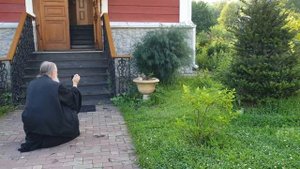 Колокольный звон созывает на богослужение. Скит, Оптина пустынь, 7 июля 2020 г.