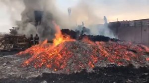 Пожар на территории промзоны в Иркутске