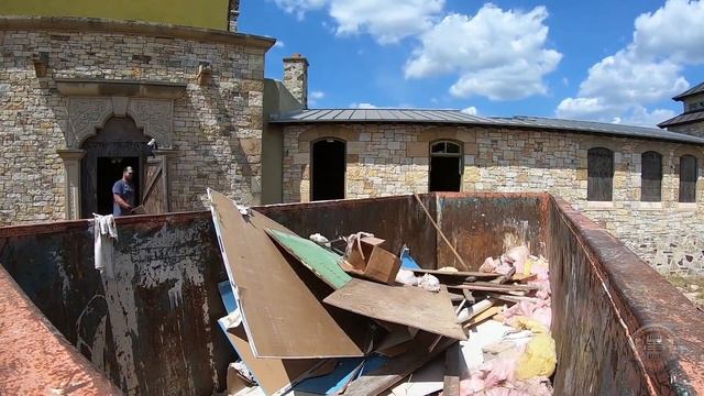 Ломаем стены. Ремонт заброшенного ОСОБНЯКА (часть 2) [OffTheRanch на русском] смотреть онлайн