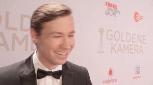 Red Carpet Interview mit David Kross | GOLDENE KAMERA 2016