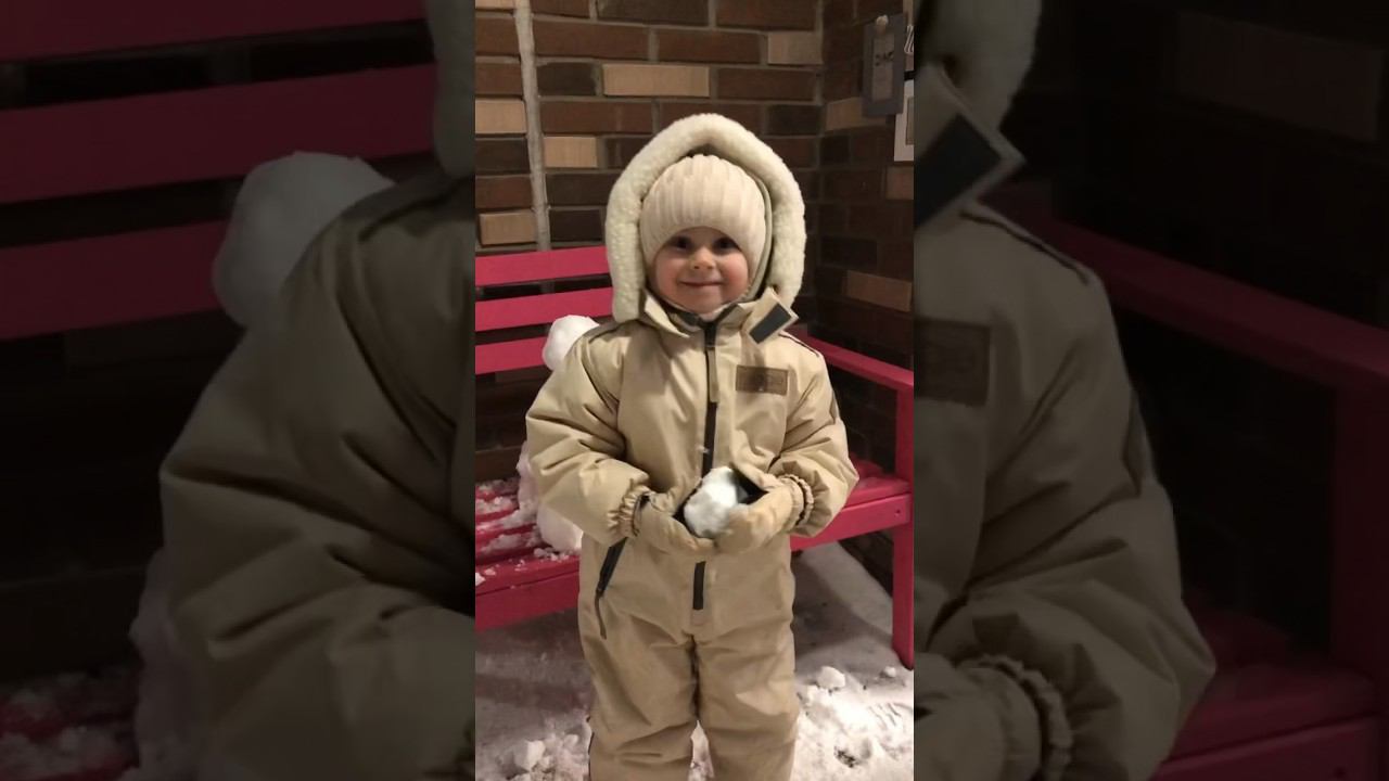 Василиса слепила снеговика.  #снеговик #снежнаязима #зима
