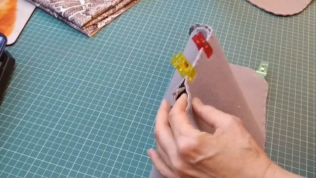 Шьем сумочку со складкой на фермуаре.