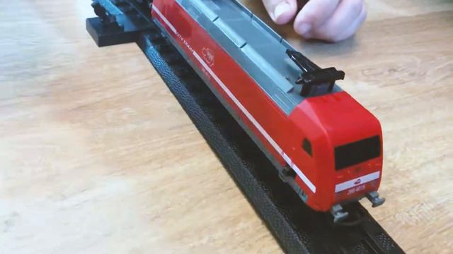 Играем в железную дорогу. Челендж сколько машинок собьет Поезд смотреть онлайн