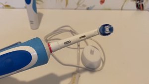 Электрическая зубная щетка Oral B vitality
