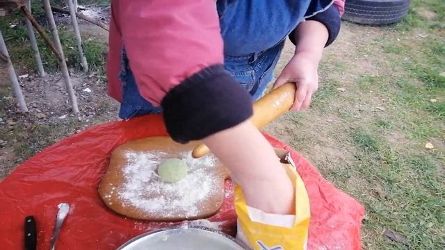 ВКУСНЕЙШИЙ ШПИНАТНЫЙ?ЛАВАШ НА МАНГАЛЕ С СОСИСКАМИ!!!