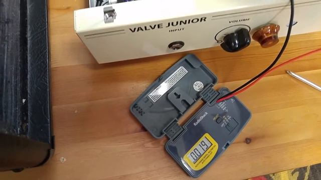 Epiphone Valve Junior Rebuild pt. 2 - Safely Discharge Filter Caps смотреть онлайн