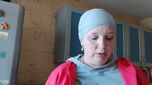 ? Продукты, тени, и платок??
