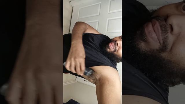 Man shaving hairy armpits смотреть онлайн