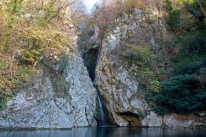 Агурские водопады и ущелье в Сочи – почему стоит обязательно посетить