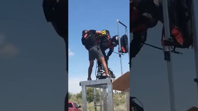 Человек летит на Квадрокоптере