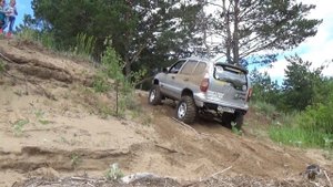 Сузуки Эскудо против Шеви Нивы в песчаную гору. (Suzuki Escudo vs Chevrolet Niva in sandy hill)
