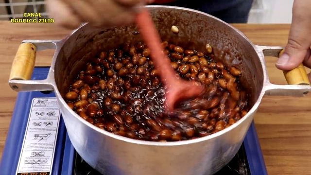 AMENDOIM DOCE CROCANTE – SIMPLES, FÁCIL E RÁPIDO DE FAZER! смотреть онлайн