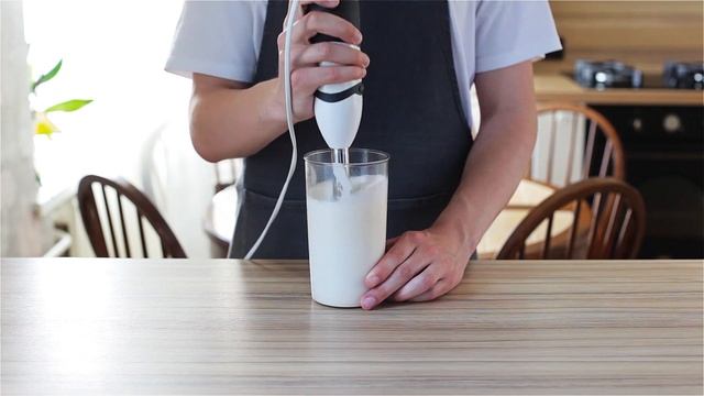 Молочный коктейль за 5 долларов из фильма "Криминальное Чтиво" [The Nice Cinema Guys РЕЦЕПТ] смотреть онлайн