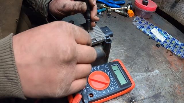 Пропуски зажигания GOLF5. Как проверить катушку зажигания двигатель BSE. смотреть онлайн