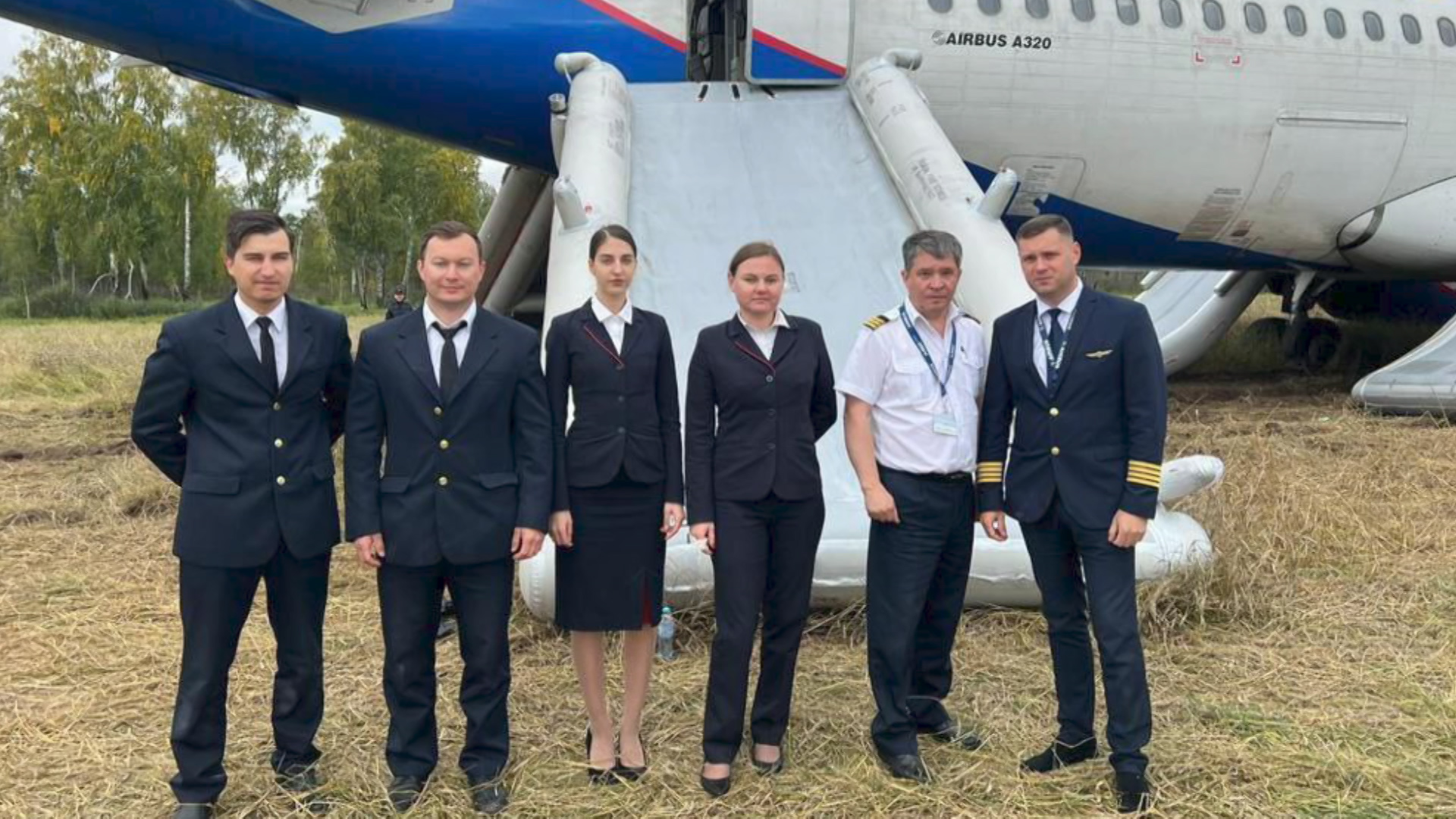 Экипажи "кукурузного" и "пшеничного" рейсов встретили в Кольцово / События на ТВЦ