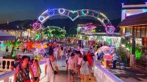 ВЕЧЕРНЯЯ КАБАРДИНКА! ТАНЦУЮТ ТОЛПЫ! ВСЕ БИТКОМ! КАФЕ ПОД ЗАВЯЗКУ! РАЗГАР СЕЗОНА! КУРОРТ ТРЕЩИТ!