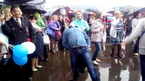 Мужик зажигает