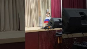 Я живу в России где дубы и клёны