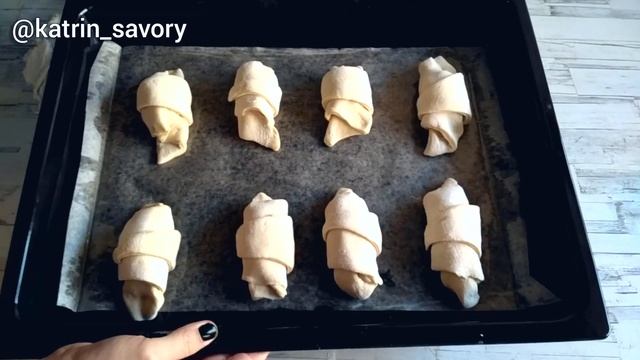 Круассаны из слоеного теста / рецепт быстрой выпечки смотреть онлайн