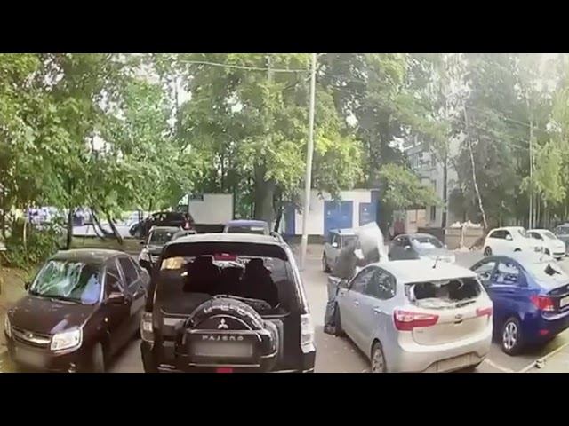 Московские полицейские задержали подозреваемого в повреждении чужого имущества