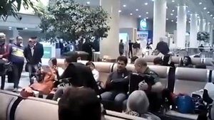 Гениальный певец гениален и в аэропорту. Юрий Сорокин. Вдоль по улице... РУСЬ МАТУШКА !!!