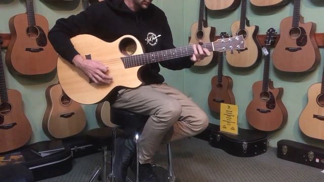 Howlett Acoustic Guitar смотреть онлайн