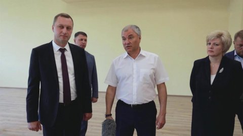 Председатель Госдумы Вячеслав Володин в преддверии начала учебного года посетил школы в Саратове