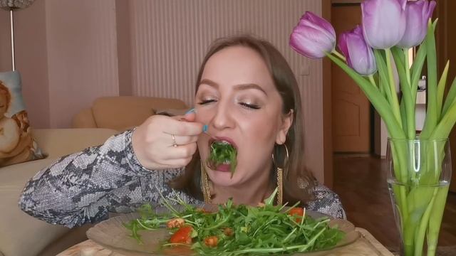 МУКБАНГ / САЛАТ С КРЕВЕТКАМИ И АВОКАДО / ОТВЕЧАЮ НА ВОПРОСЫ смотреть онлайн