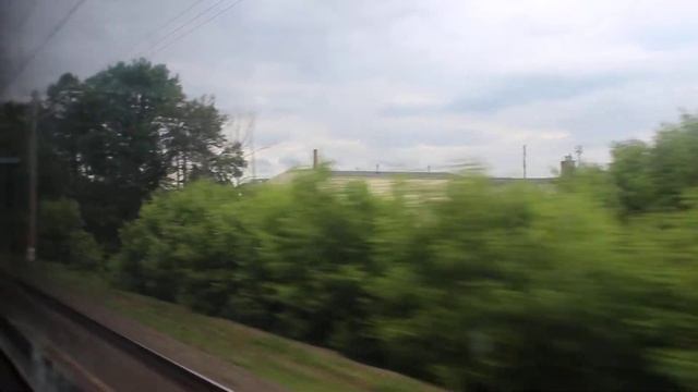 Июньский пасмурный вечер и въезжаем в Раменское на электричке на Москву смотреть онлайн