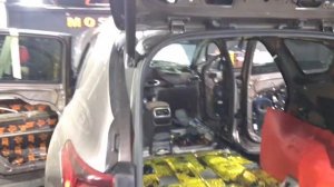Hyundai Santa Fe дополнительная шумка. Даже такие авто, требуют доработки по части шумоизоляции
