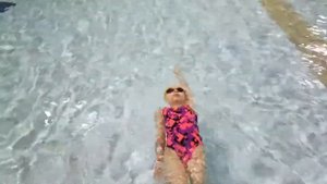 как научиться плавать на спине (урок #2.7 положение рук)