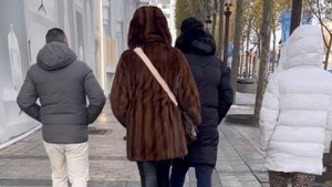 тенденции зимней верхней одежды и сумок 2023 года в Париже