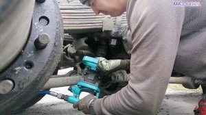 МАЗ-64229: Замена листа задней рессоры.