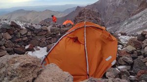 Разрушение палатки в сильный ветер. Forclaz TREK 100