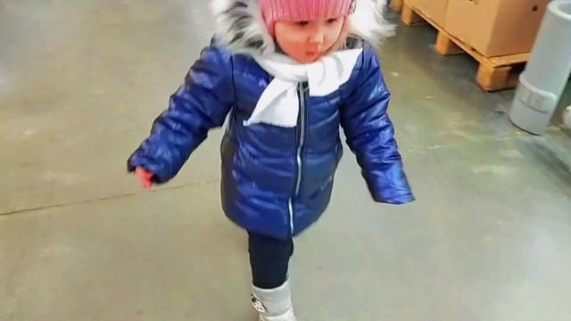 Ульяша В магазине ,любим мы ходить по магазинам.