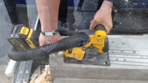 Резка бетона - в работе Акумуляторний штроборез DeWALT DCG200NT