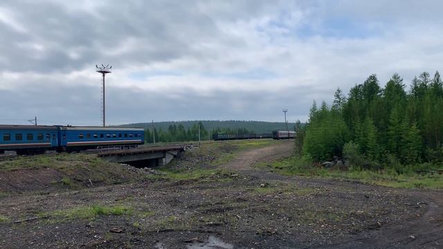 Тепловоз 2ТЭ10МПGE-2235 (ОАО АК ЖДЯ) с пассажирским поездом 324Й с сообщением Нерюнгри-Томмот смотреть онлайн