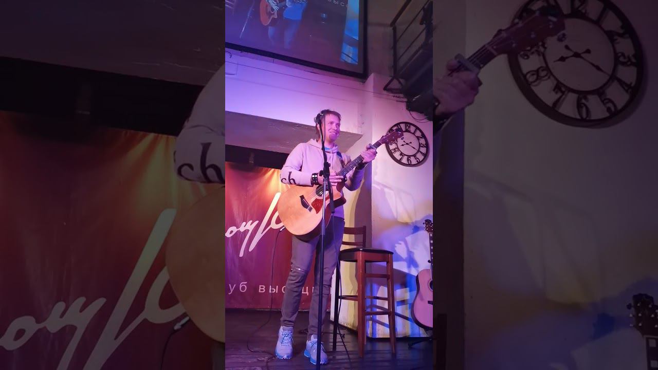 Алексей Хомчик на ПредДень Рожденном концерте Филиппа Августа 04.06.2023 смотреть онлайн