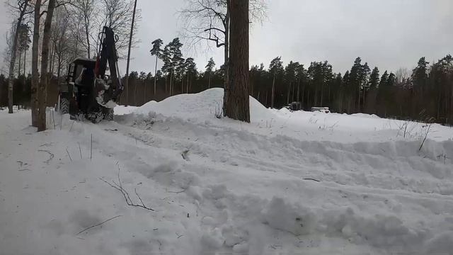 Чистим снег трактором на участке смотреть онлайн