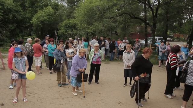 Как отстоять за единственную в округе детскую площадку смотреть онлайн