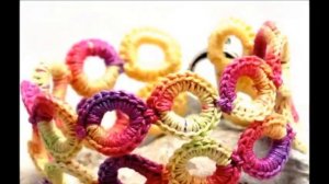 Красивый браслет крючком из вязаных колец