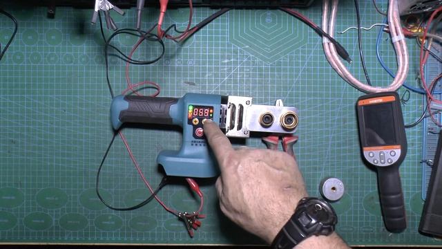 Аппарат для плавки полипропиленовых ПВХ водопроводных труб с цифровым дисплеем для батареи Makita. смотреть онлайн