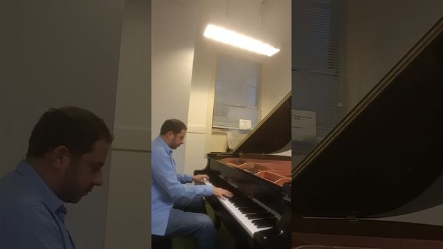 Game of Thrones theme on piano (SURPRISE ENDING) смотреть онлайн